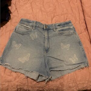Hollister Ultra High-Rise Mom Short 3”
